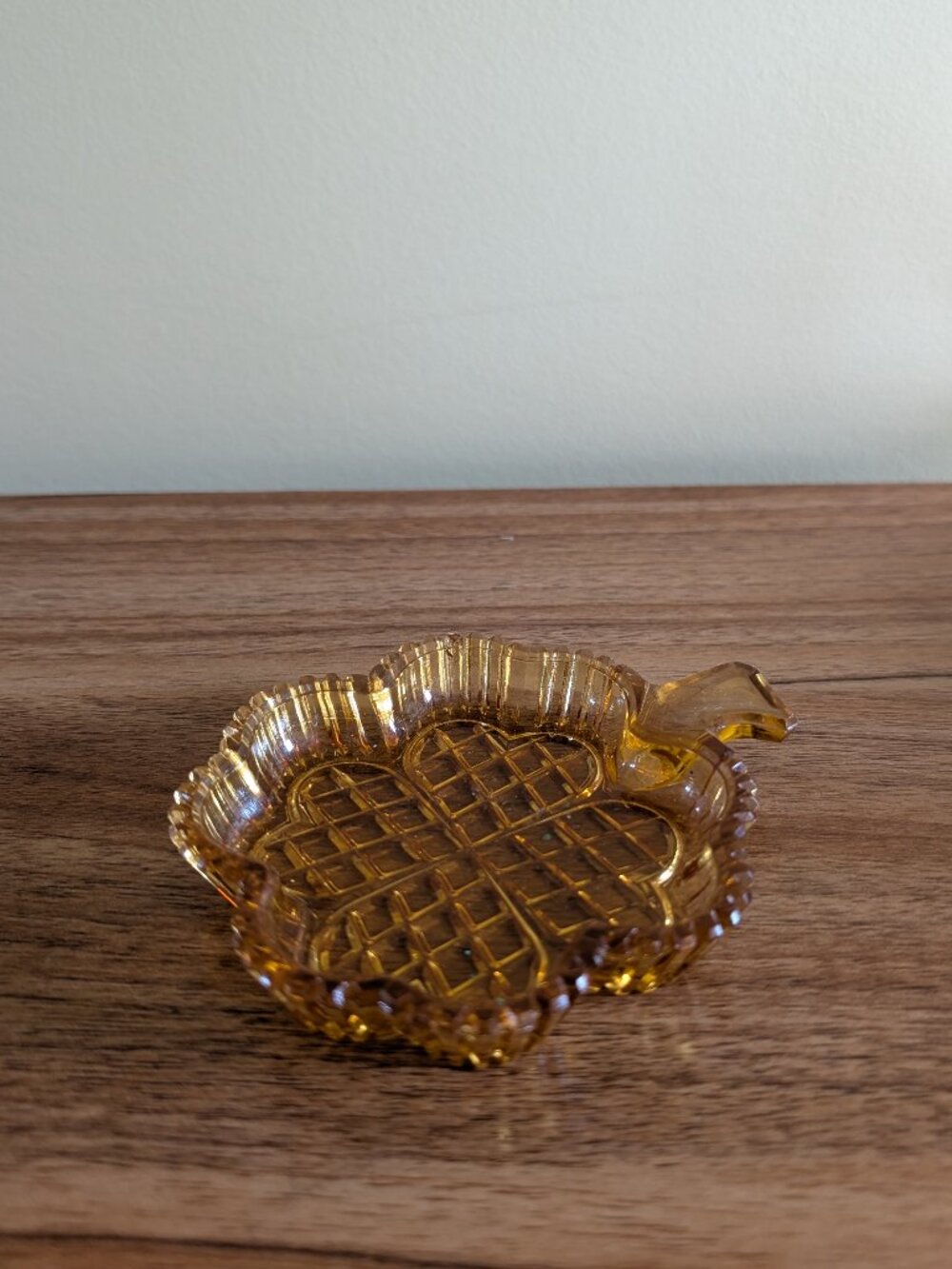 AMBER GLASS VINTAGE SHAMROCK TRINKET DISH